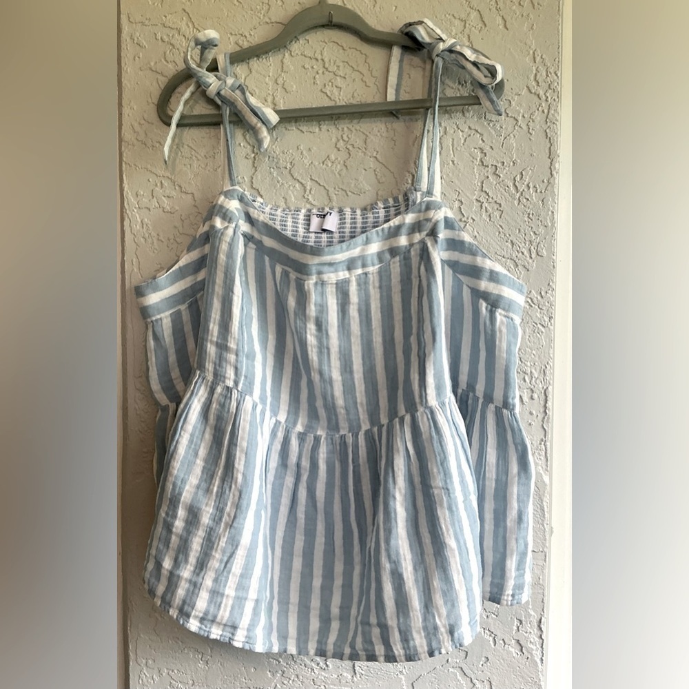 Old Navy Blue and White Striped Top (NWOT)